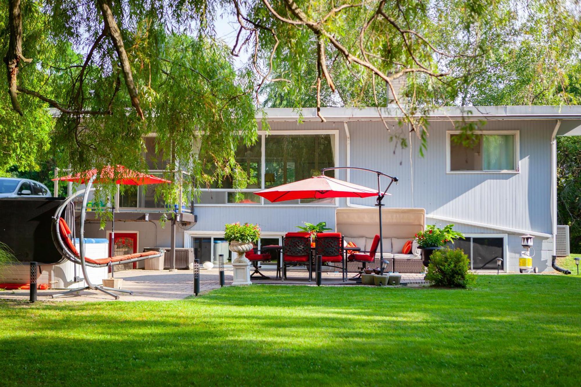 Nature Oasis Bar Room Dundas Exterior photo